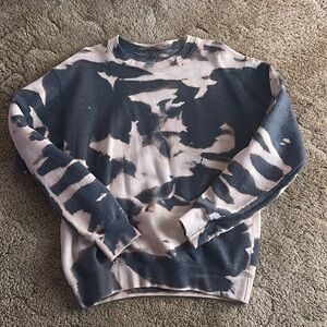 Gildan sweatshirt. Size Small